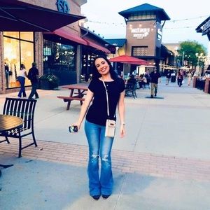 Meet your Posher, Desiree